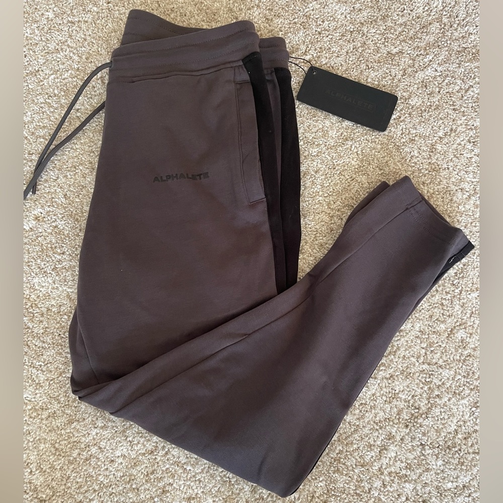 Alphalete Essential Stripe Jogger - Iron Gray